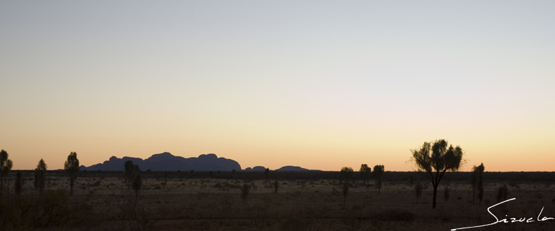 Anochece en Kata Tjuta...